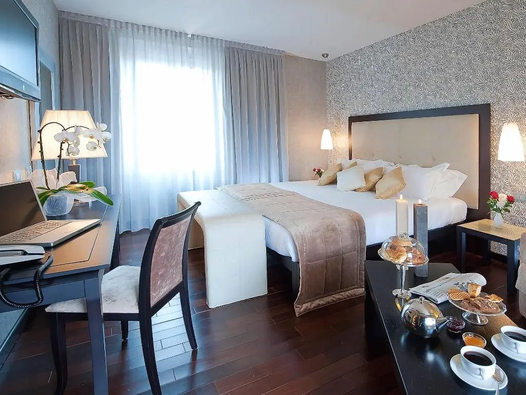 Smart Room - Double Bed - Guestroom