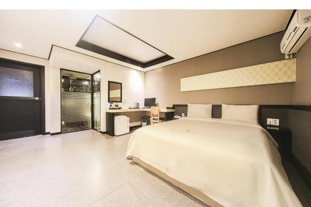 Guest room