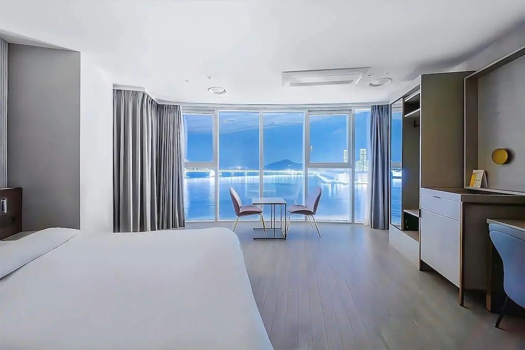 Guest room