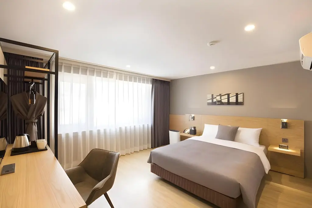 Deluxe Double - Room plan