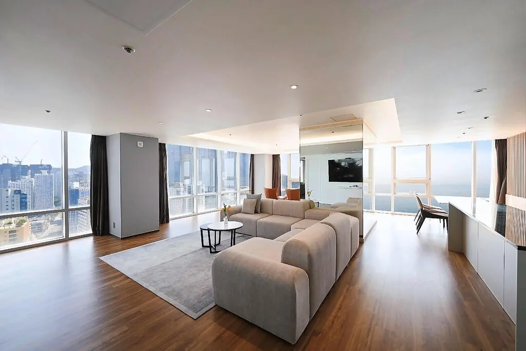 Royal Suite Ocean View - Separate living room
