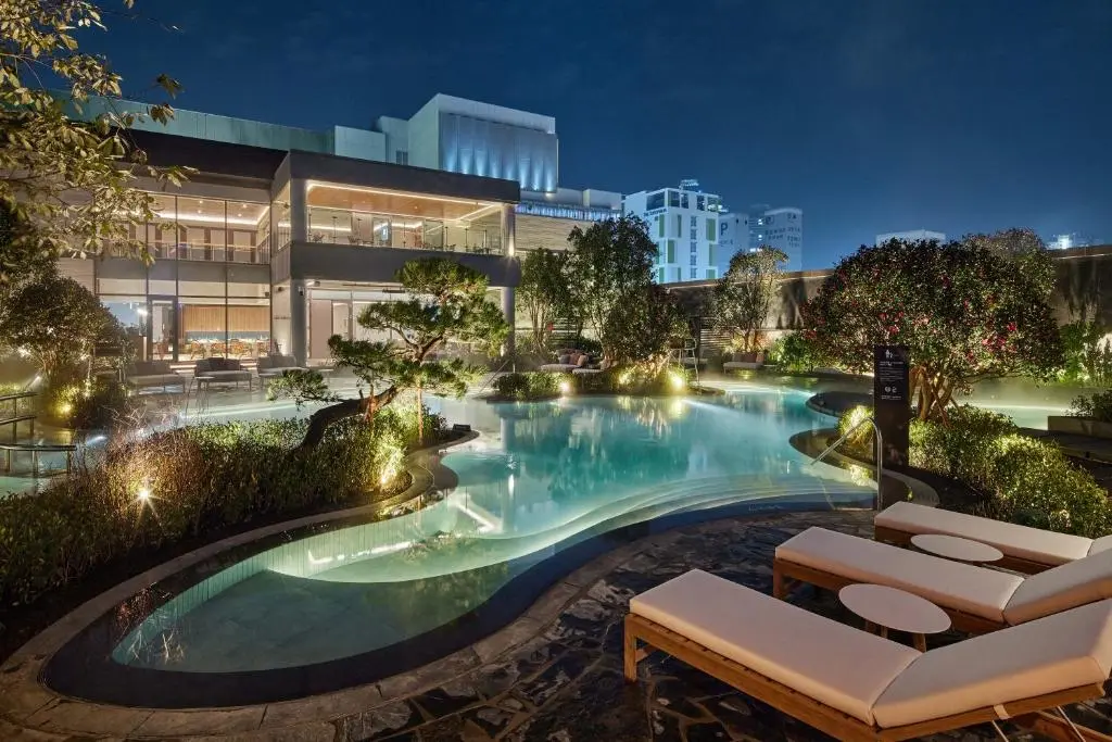 Swimming pool