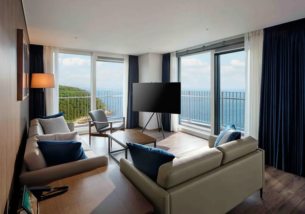 Guest room