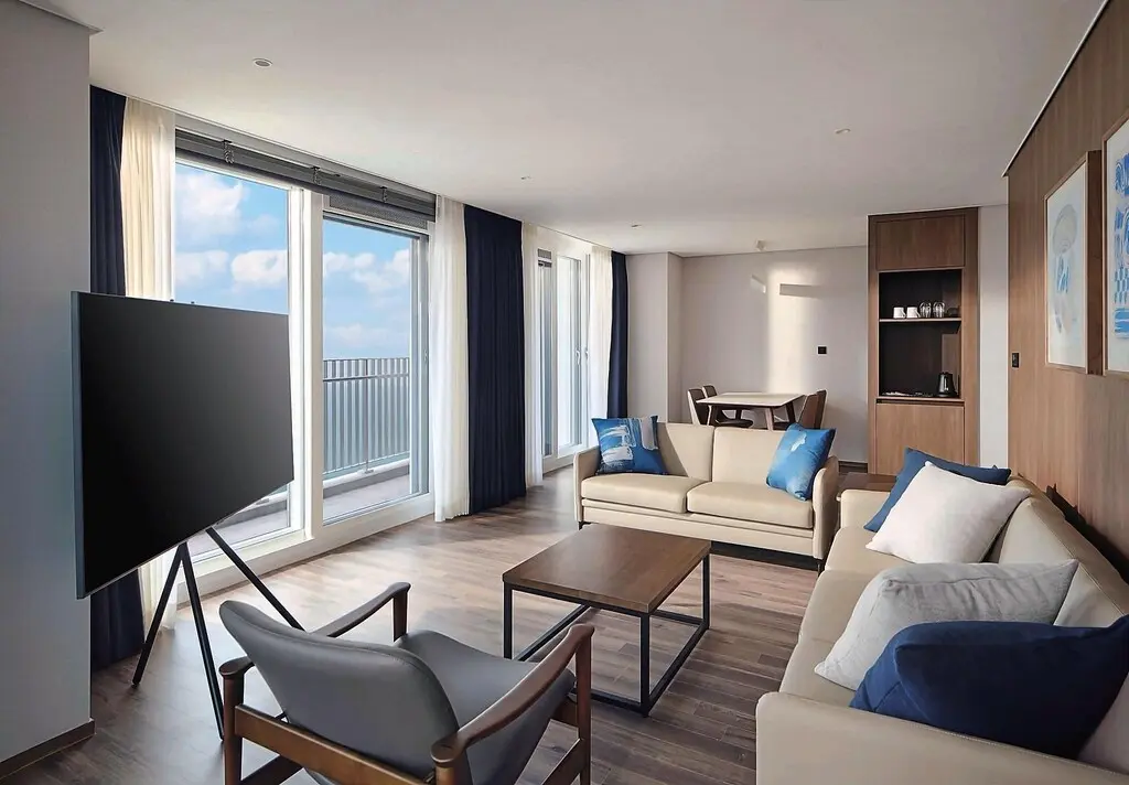 Guest room